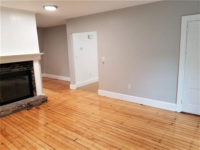 Building Photo - 8 Cady St