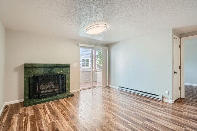Building Photo - Newly Updated 2 Bedroom Condo- Move in Nov...