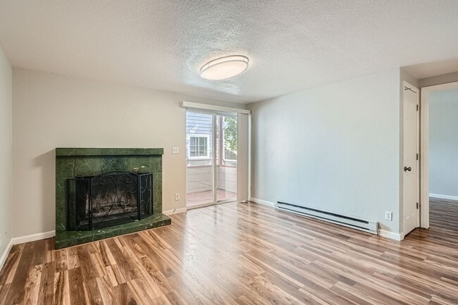 Foto del edificio - Newly Updated 2 Bedroom Condo- Move in ready! Move in Special $500 off 1st months rent!