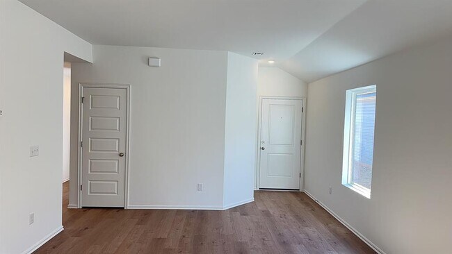 Foto del edificio - 3305 Little Creek Dr