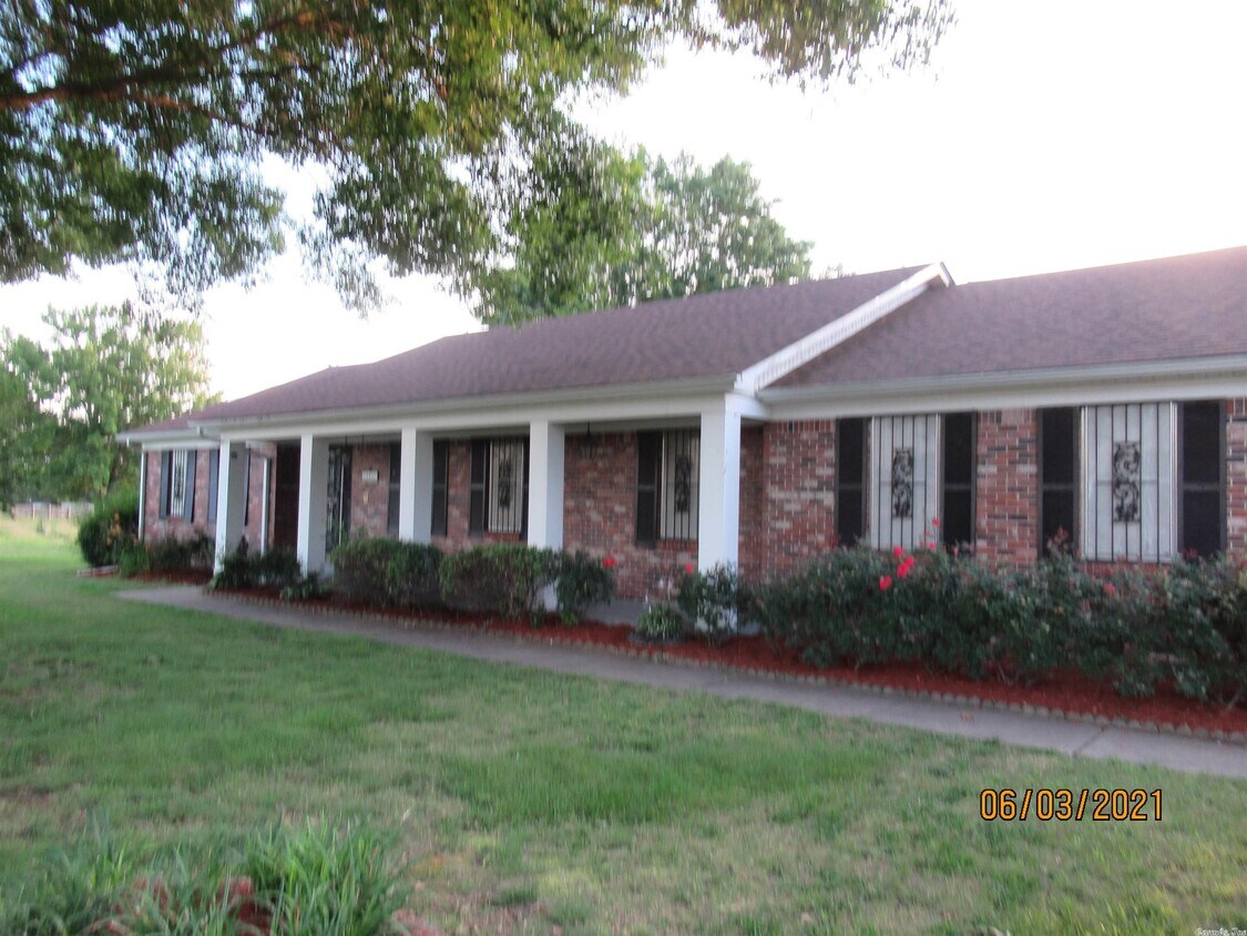 Primary Photo - 18402 Arch St