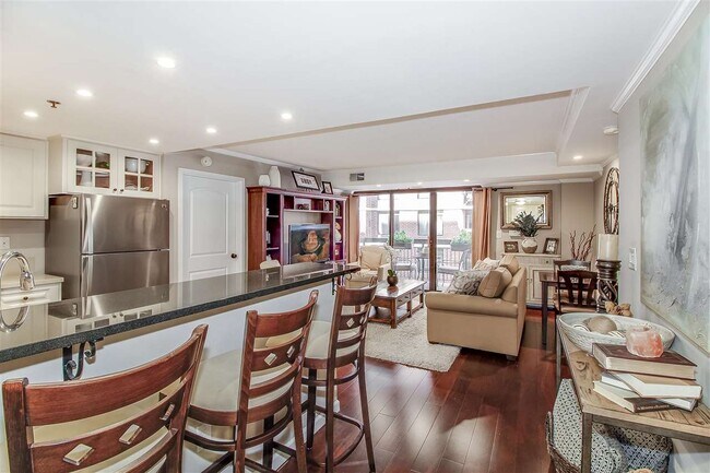 Foto del edificio - 700 1st St