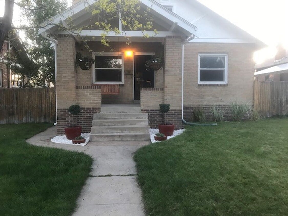 Large Backyard North of City Park in Denver - Large Backyard North of City Park in Denver