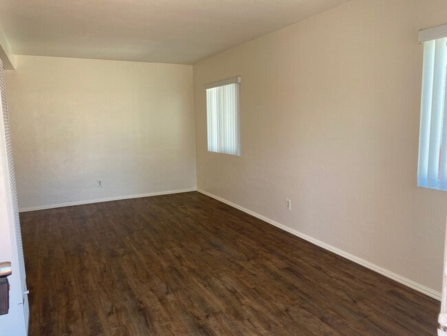 Foto del edificio - 2300 Chatsworth Blvd