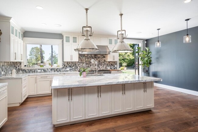 Building Photo - 1840 Black Mountain Rd