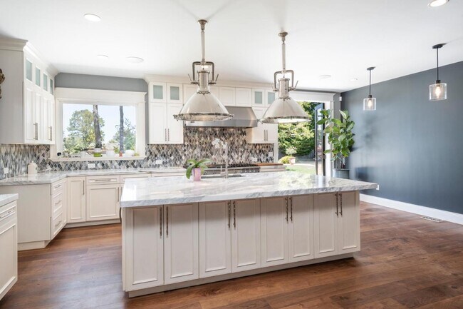 Foto del edificio - 1840 Black Mountain Rd