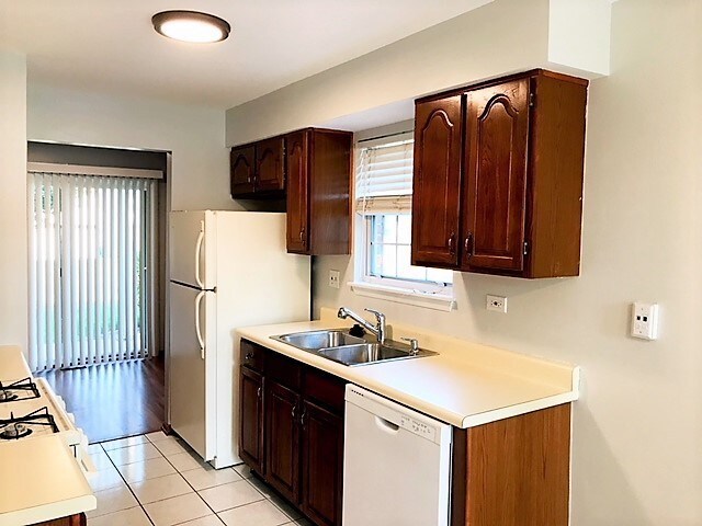 Building Photo - 311 Green Knoll Ln