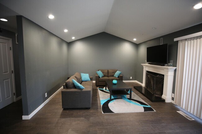 Building Photo - 5084 Willow Est