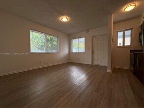 Building Photo - 5515 NW 6th Pl