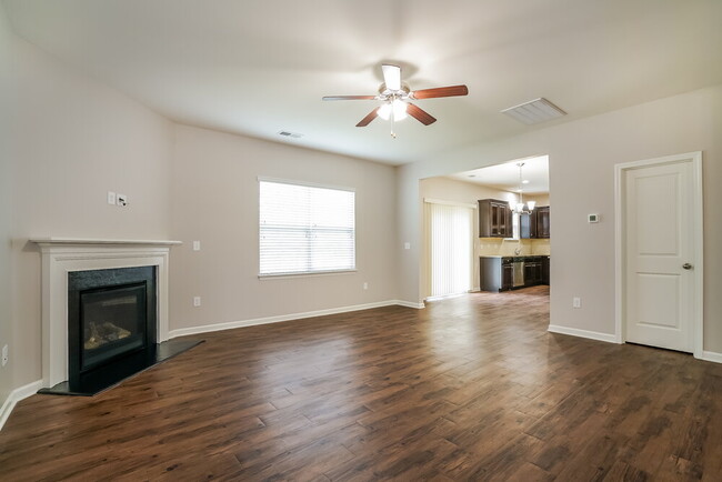 Foto del edificio - 117 Preakness Farm Dr
