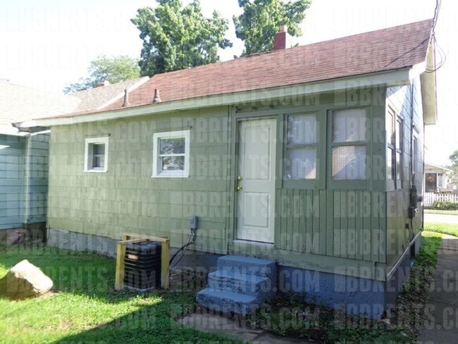 Building Photo - 1022 Auburn St 2BR/1BA (Middletown)