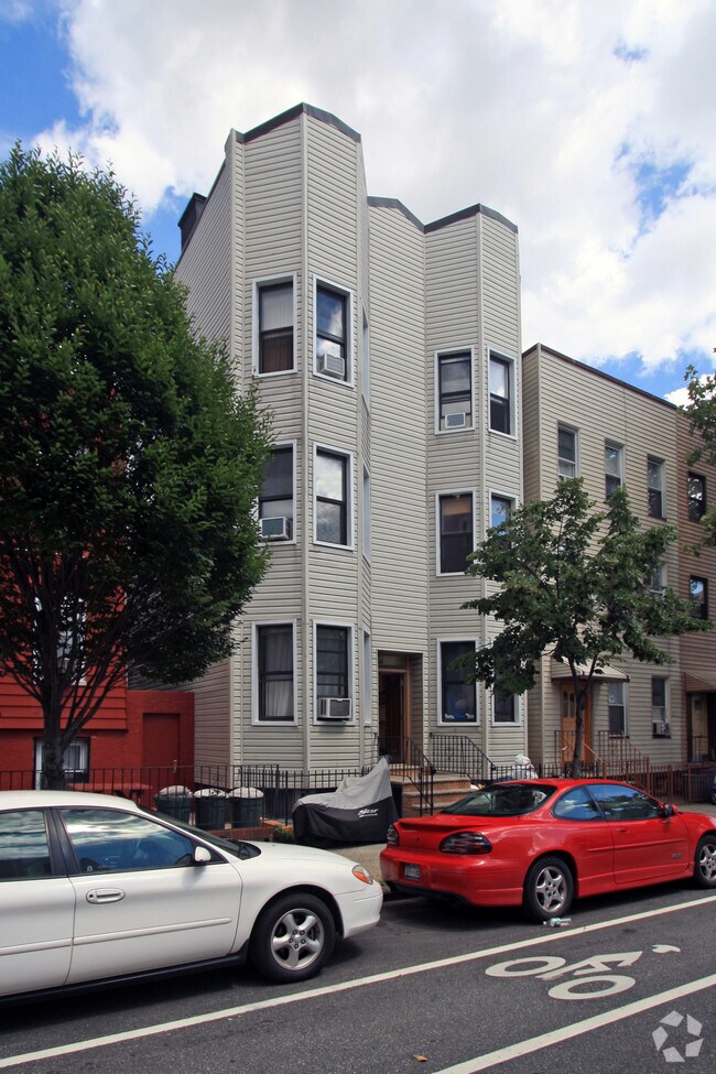 Foto del edificio - 704 Leonard St