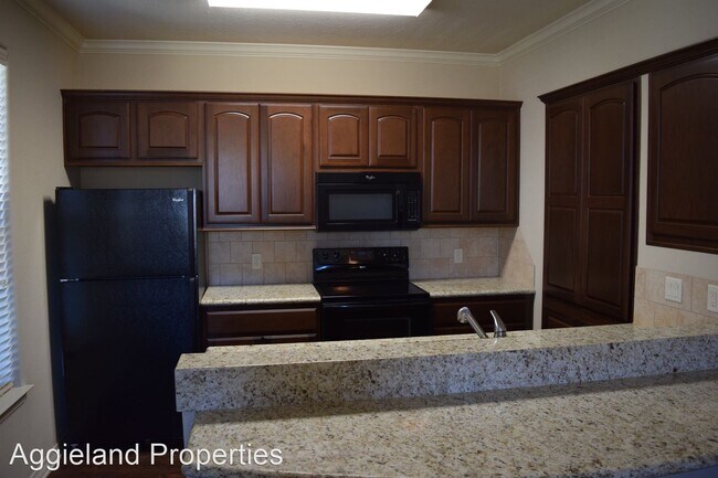 Building Photo - 3 br, 3.5 bath House - 513 Forest Dr
