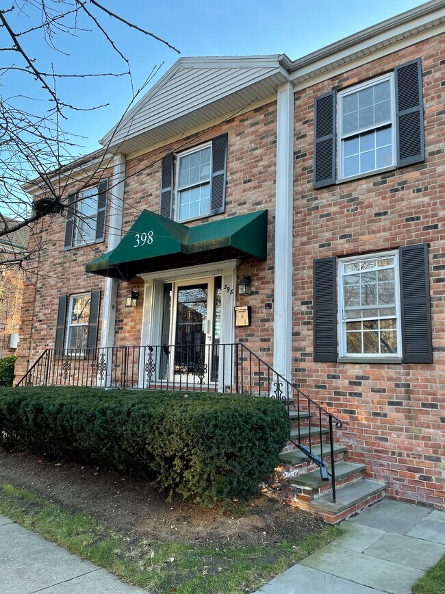 Building Photo - 398 Courtland Ave