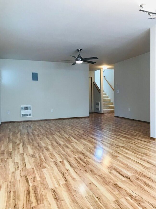 Building Photo - 3 Bed 2.5 Bath Redmond Ridge Beauty!