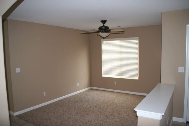 Foto del edificio - Great home for rent in Visalia!