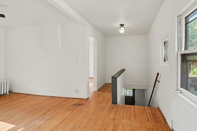 Building Photo - 54 Sanford St