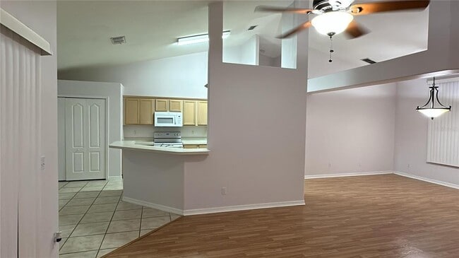 Foto del edificio - 534 Lake Sumner Dr