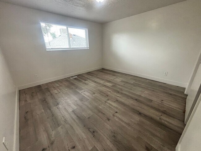 Foto del edificio - 655 S 1000 W