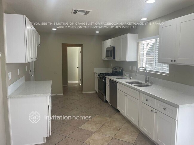 Building Photo - 11646 Robin Dr