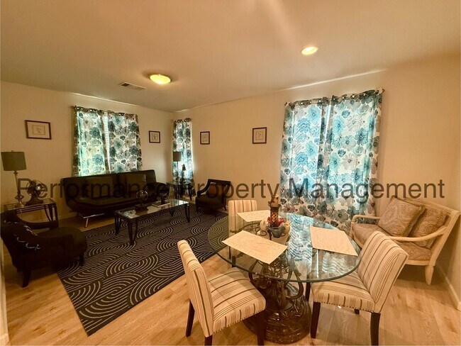 Building Photo - Spacious 4 Bed/2 Bath SW Bakersfield Home w/ RBP & $0 Deposit Option