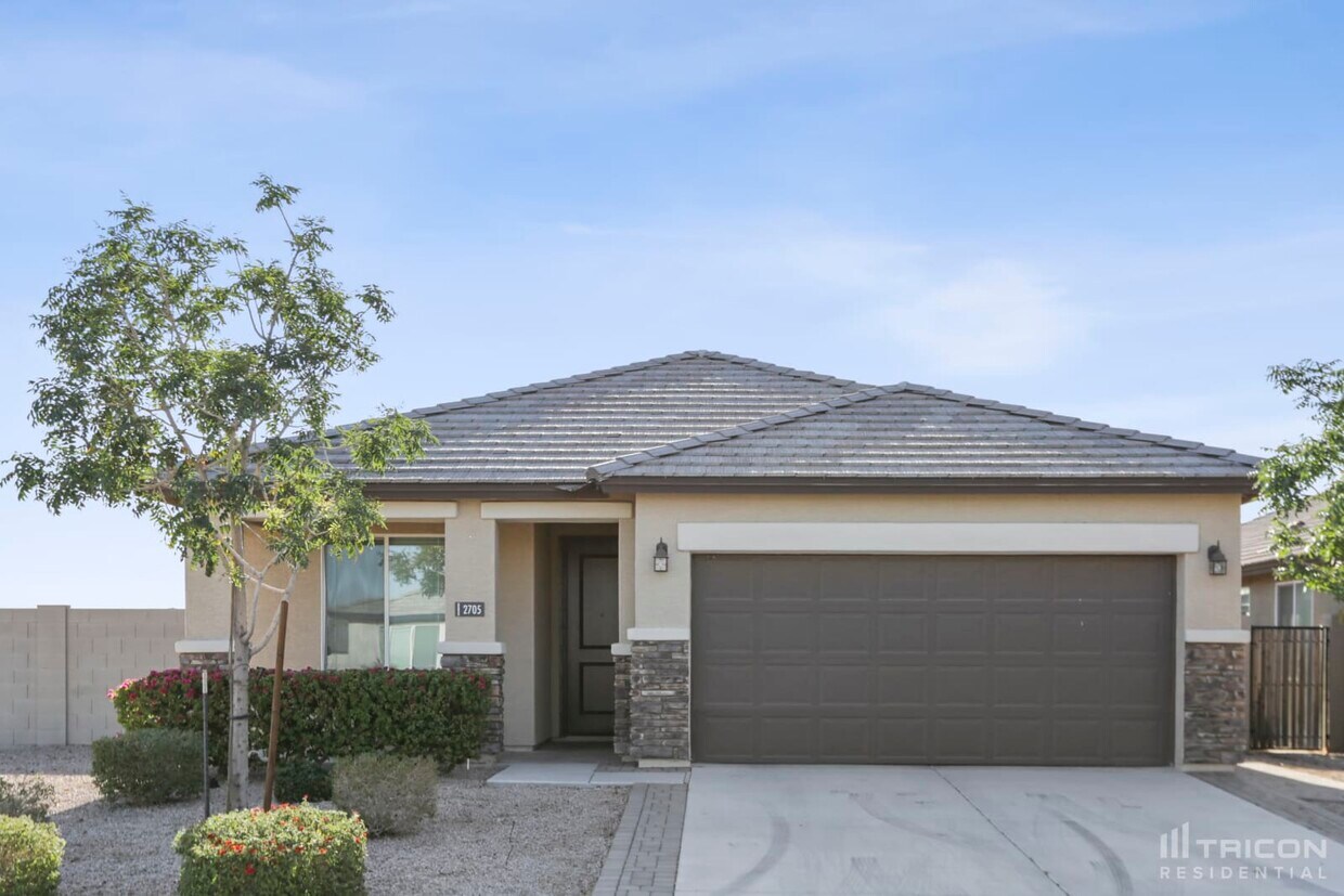 Foto principal - 2705 S 116th Ave