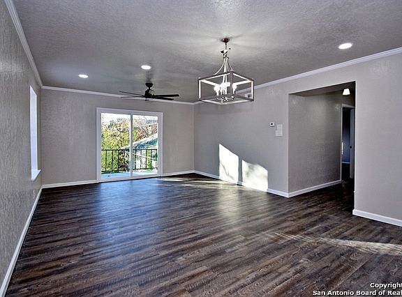 living room - 168 Barilla Plz