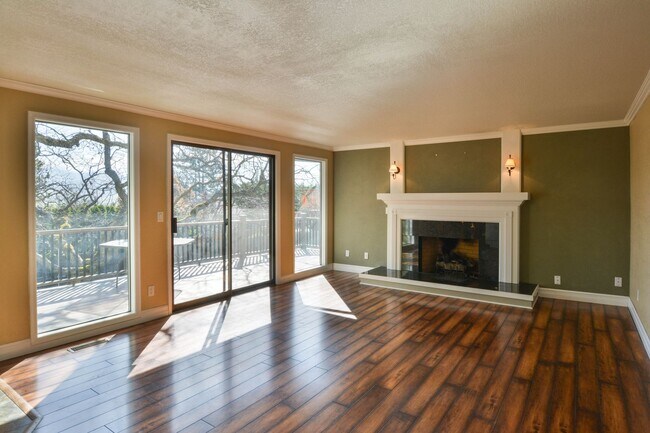 Foto del edificio - Incredible Peaceful View of the Valley 3 bed 2.5 bath 3 Car Garage