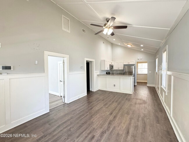 Foto del edificio - 2745 Gilmore St