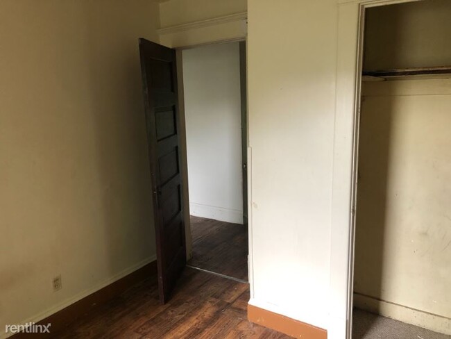Building Photo - 4 br, 2 bath House - 2010 N Prospect Rd A ...