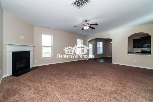 Foto del edificio - Grand 4 Bed x 2.5 Bath Home In Fairburn