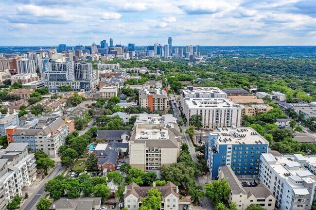 Foto del edificio - PRELEASE 8/15/25 WEST CAMPUS PENTHOUSE  2/...