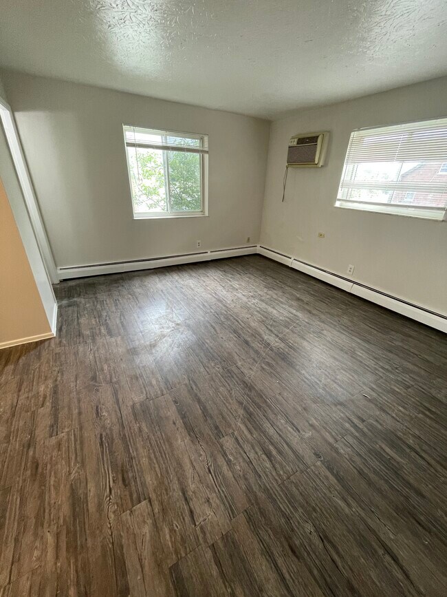 Foto del edificio - 2070 Elm Ave