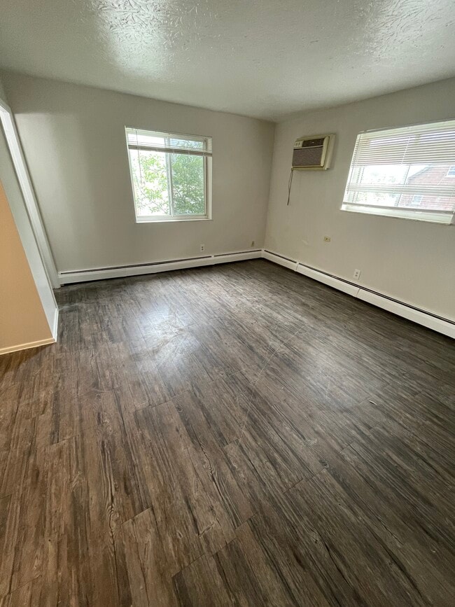 Building Photo - 2070 Elm Ave