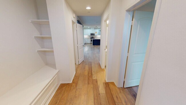 Foto del edificio - PRICE REDUCED | SOLAR | Great Location