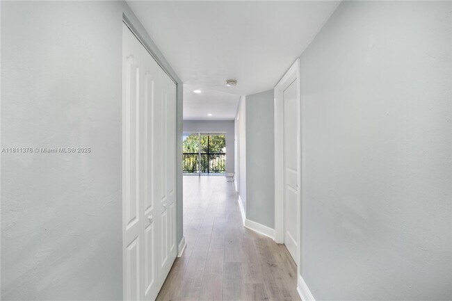 Foto del edificio - 13707 Kendale Lakes Cir