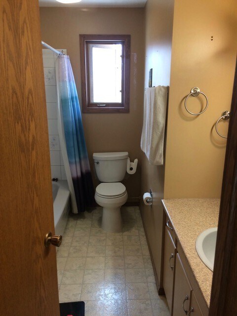 Photo du bâtiment - 5 Bed 4 Bath Unit in Olds, AB