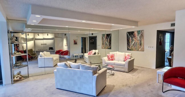 Foto del edificio - 3900 Oaks Clubhouse Dr