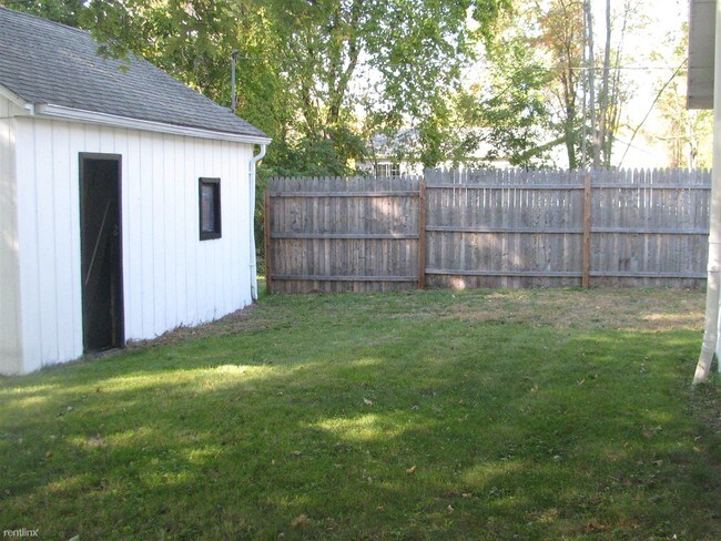 Building Photo - 3 br, 1 bath House - 3820 Pine Rd