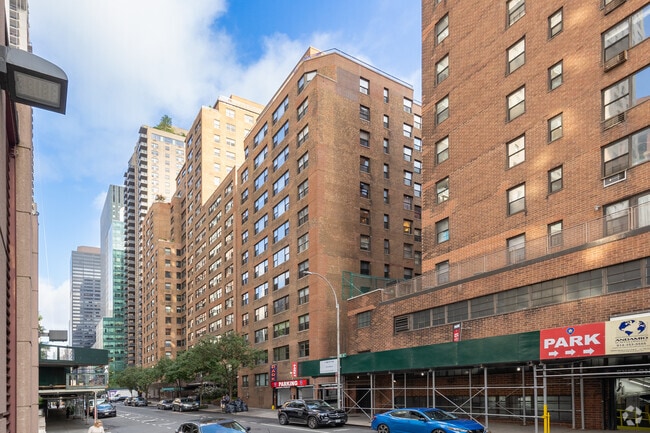 Building Photo - 744-748 2nd Ave