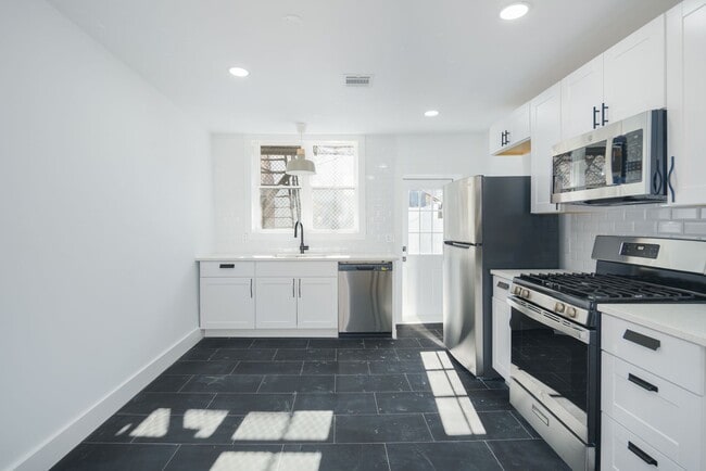 Foto del edificio - 724 Dickinson St