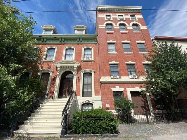 Foto del edificio - 174 Grand St