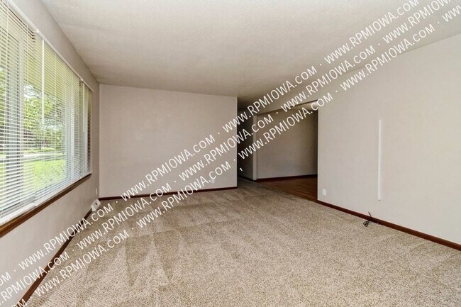 Foto del edificio - 2,000 FINISHED SQ FEET!! 4 Bedroom, 2 Bath...