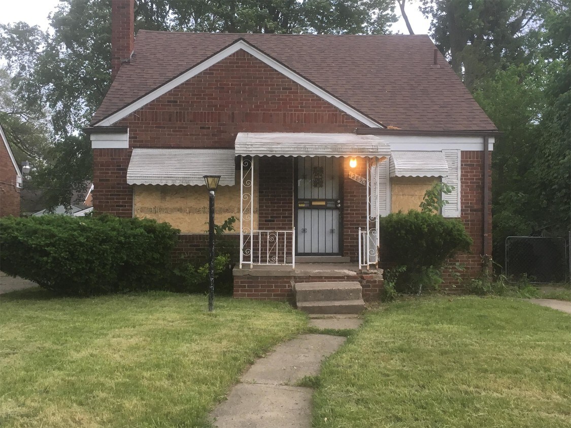 Primary Photo - 12890 Grandmont Ave