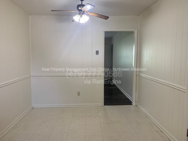 Building Photo - 1039 W Bel Air Dr