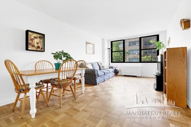 Foto principal - 124 E 56th St