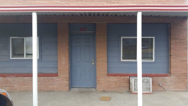 Building Photo - 2 br, 1 bath House - 417 S County Road