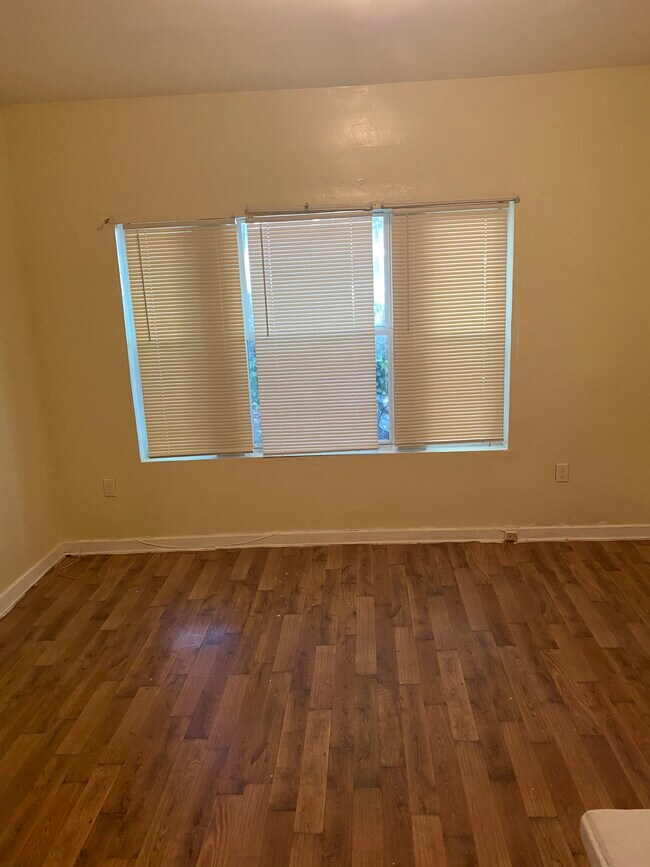 Building Photo - 37 Ellsworth St