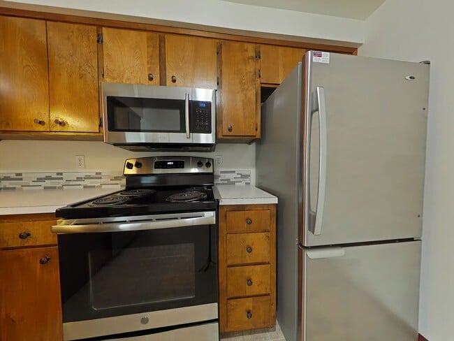 Building Photo - 2 Bedroom Apartment ~ Close to 9th Street