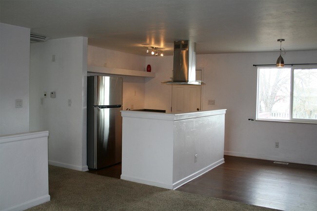 Building Photo - 3201-D 1/2 D 1/2 Rd